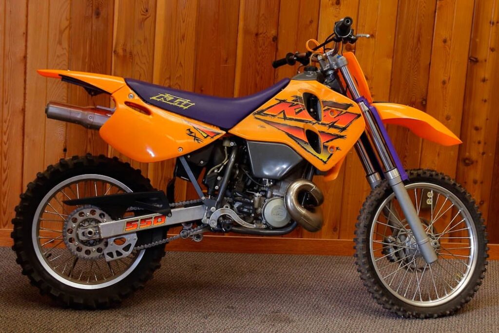 what colors are suzuki dirt bikes